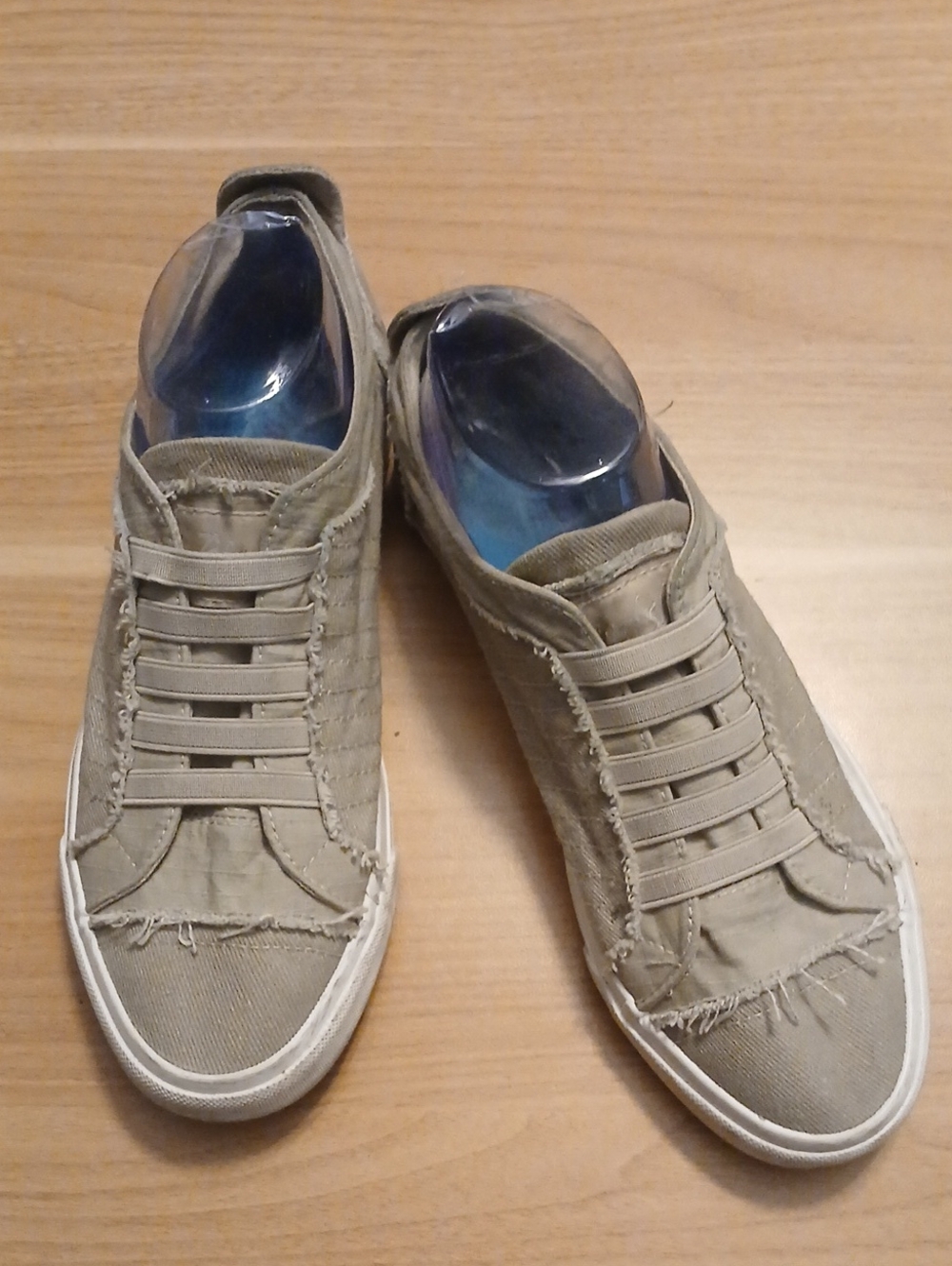Blowfish Taupe Frayed Canvas Slip-On Sneakers in Size 9